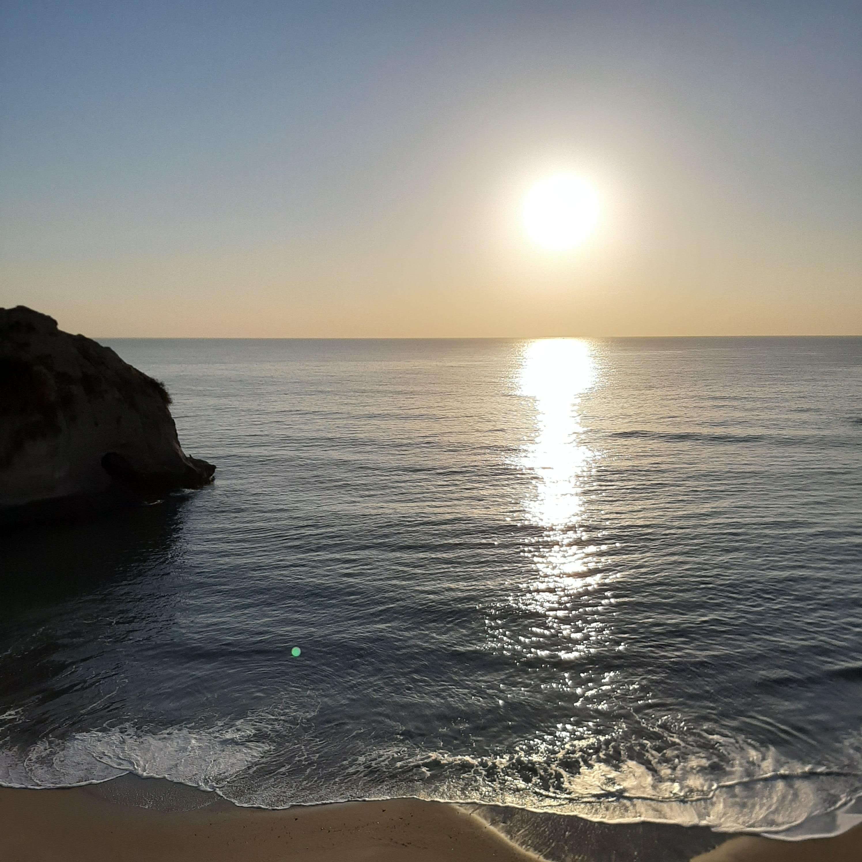 客室ベランダから見た朝日
