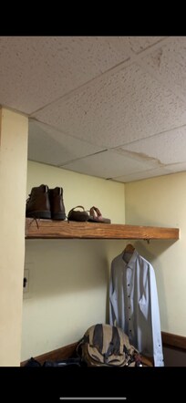 This corner smelled of mold/mousture. Sighs of water damage