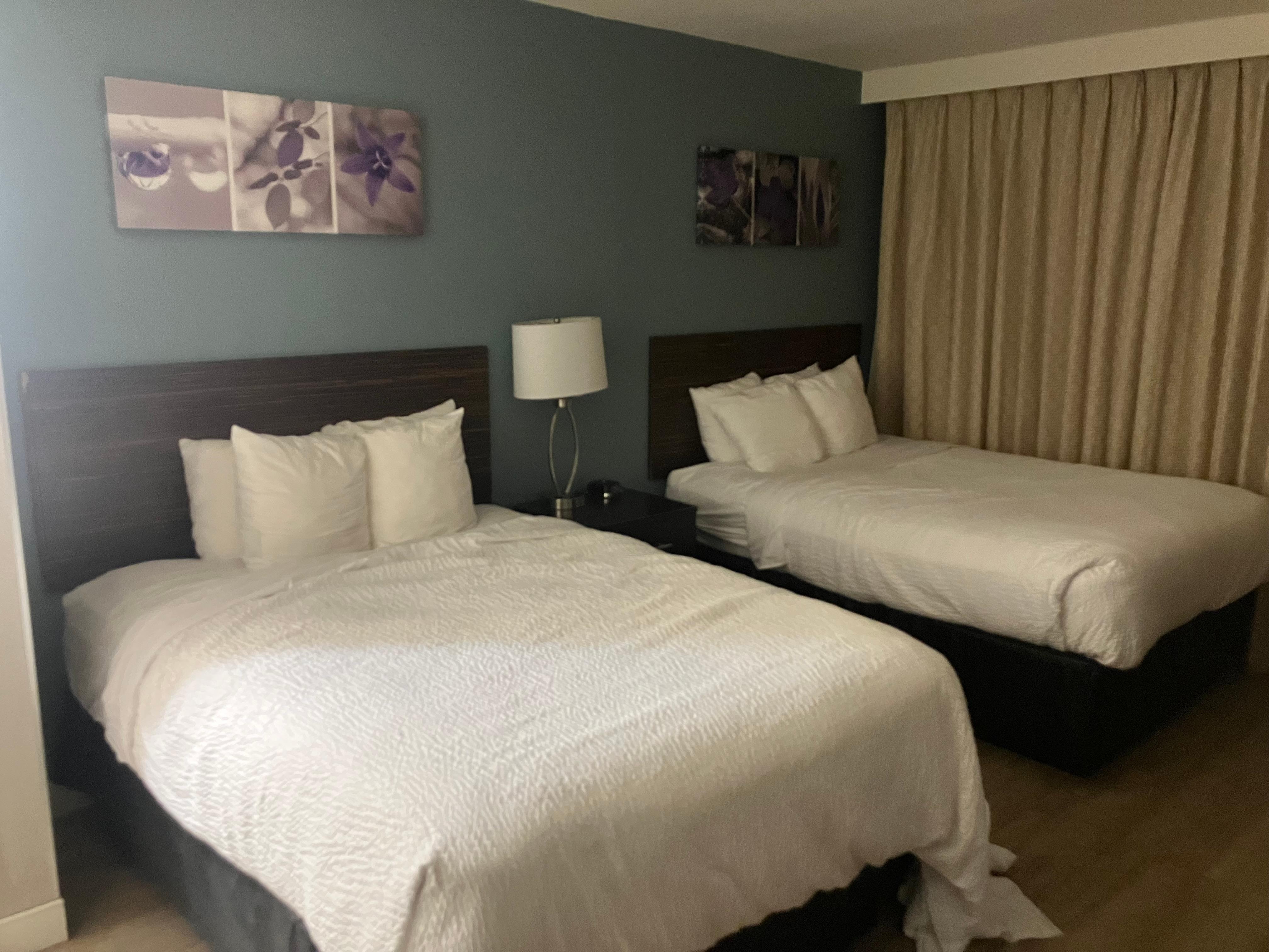 TwinXL mattresses being described as Queen beds; air is stale