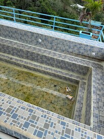 Jaccuzi used as trash dump
