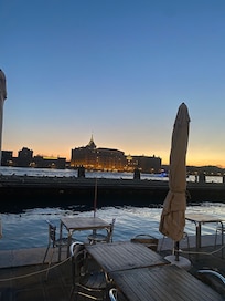 Vista de frente ao hotel