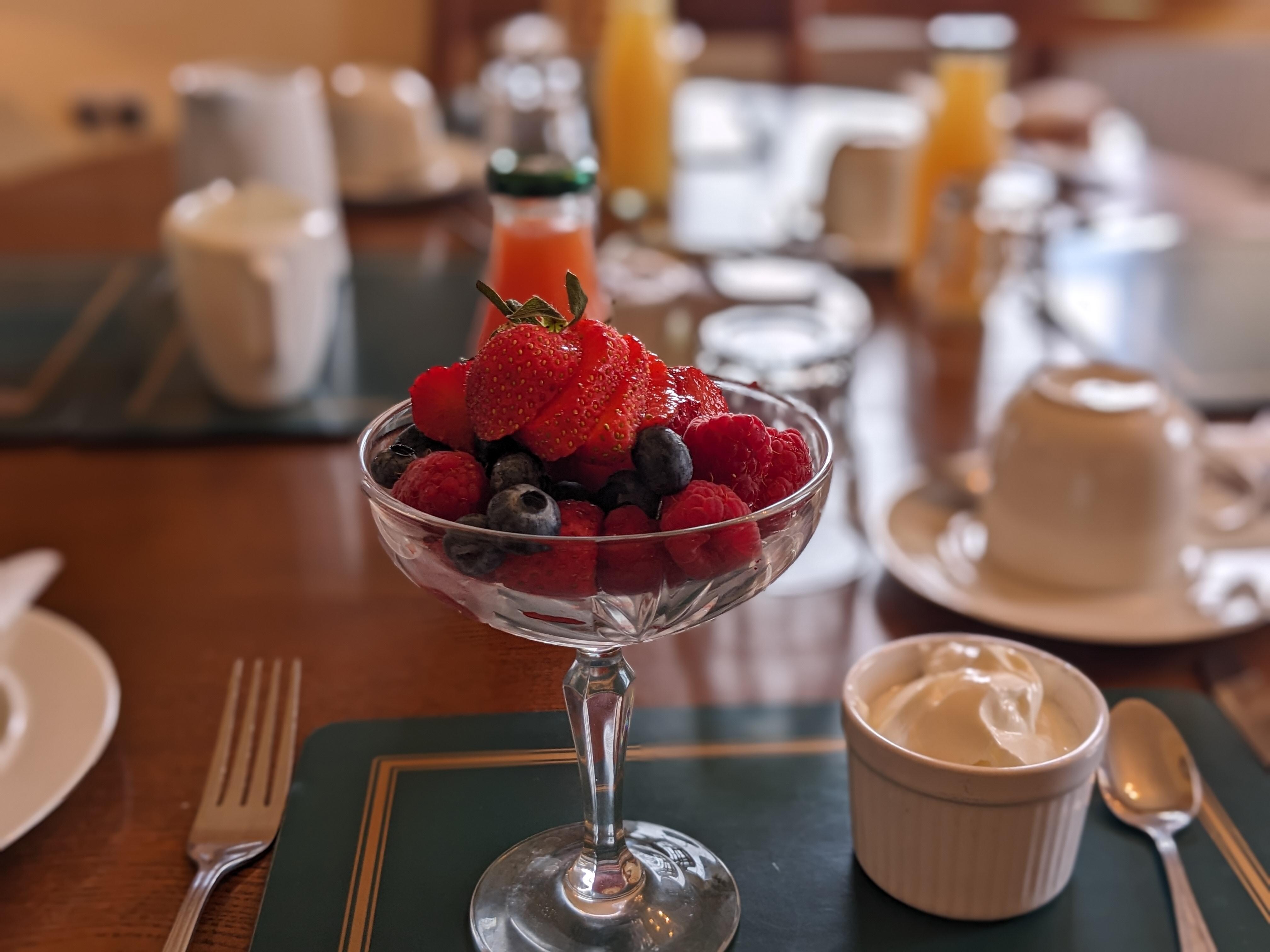 Berries and yoghurt