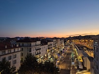 Utsikt från takterrassen på sena kvällen