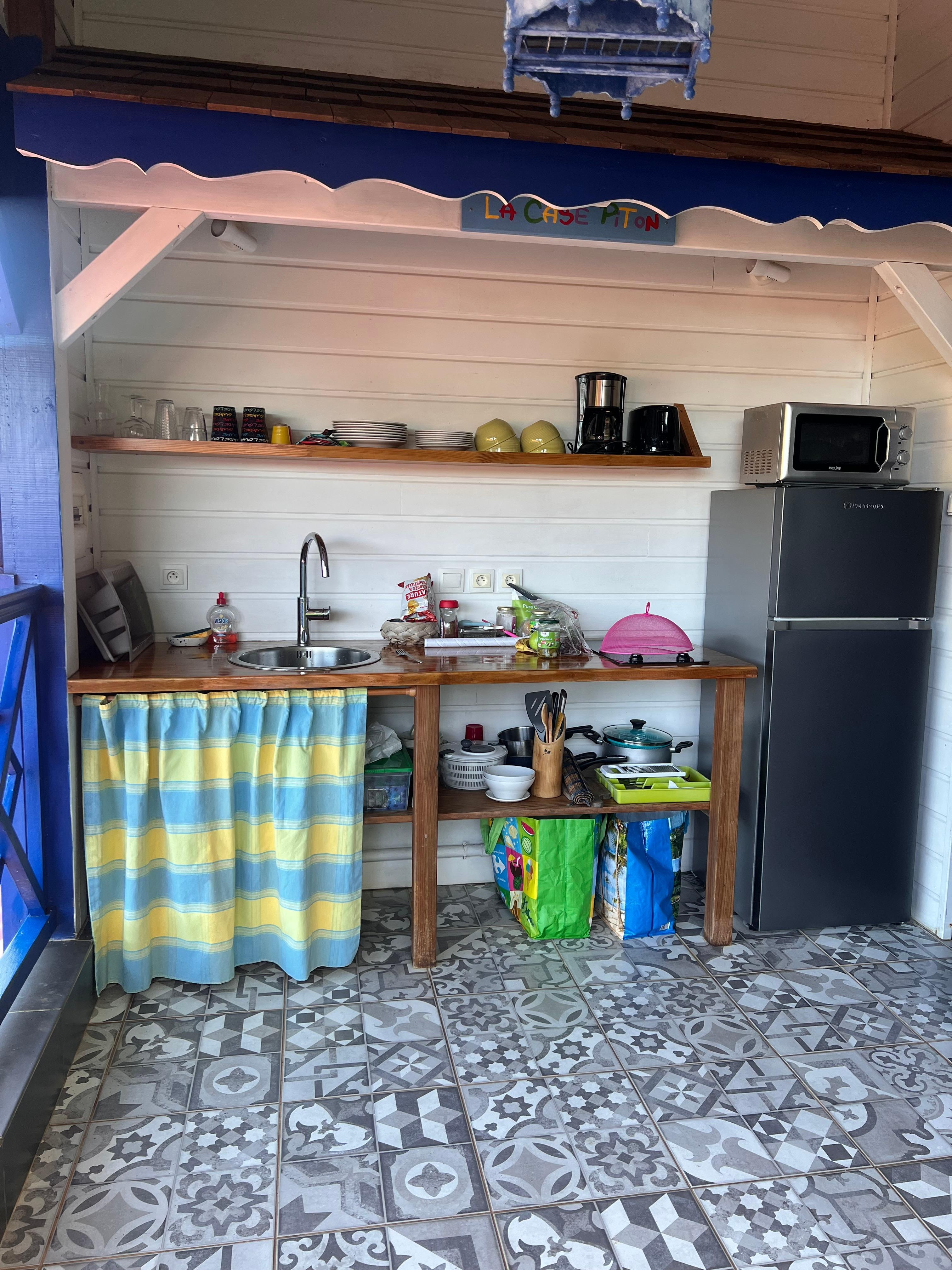 Well equipped kitchen area.. 