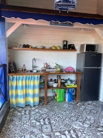 Well equipped kitchen area..