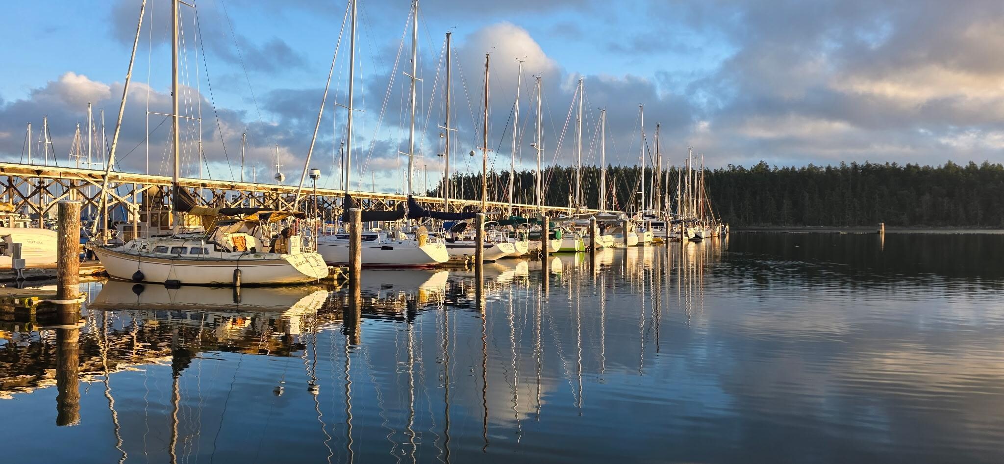 Oak Harbor Marina walking distance 