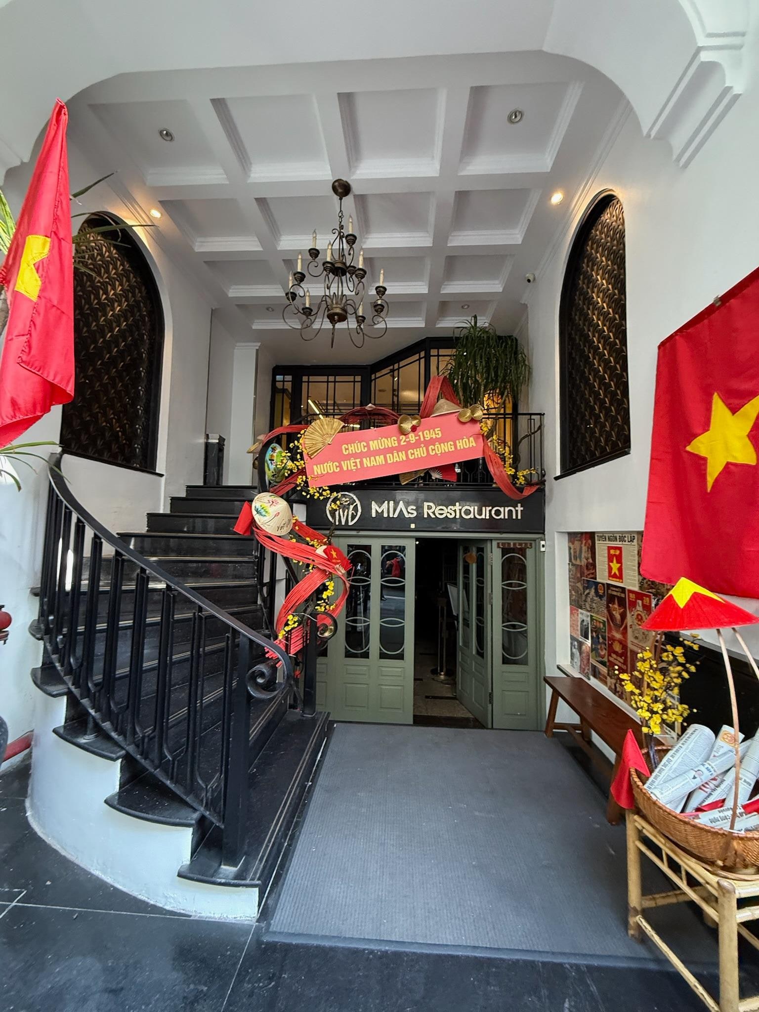 Main entrance, staff helped us with the luggage to check in