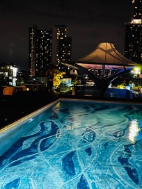 Pool light wasn’t on until I told the receptionist that nothing was open at the rooftop