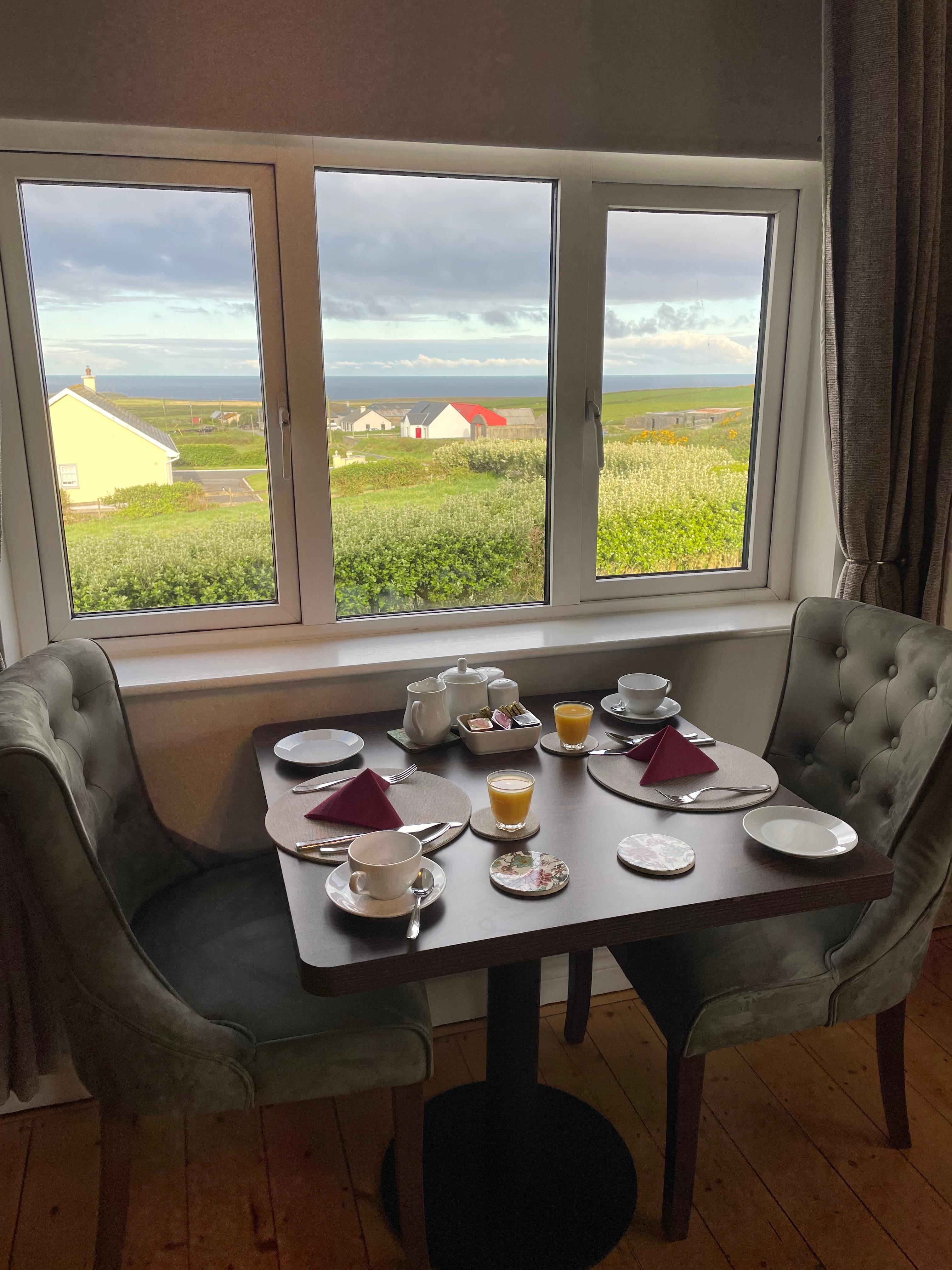 Breakfast room.