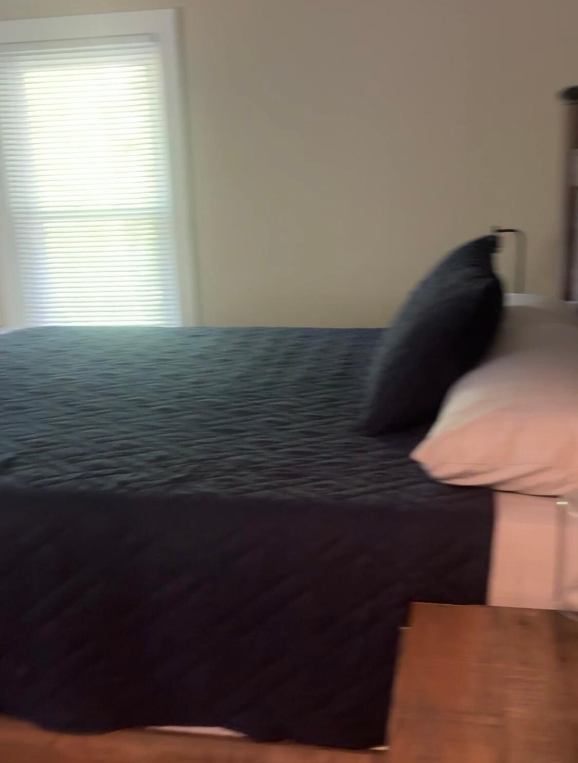 Master bedroom
Includes a walk in closet, extra blankets and pillows. Ironing board and iron provided as well. 