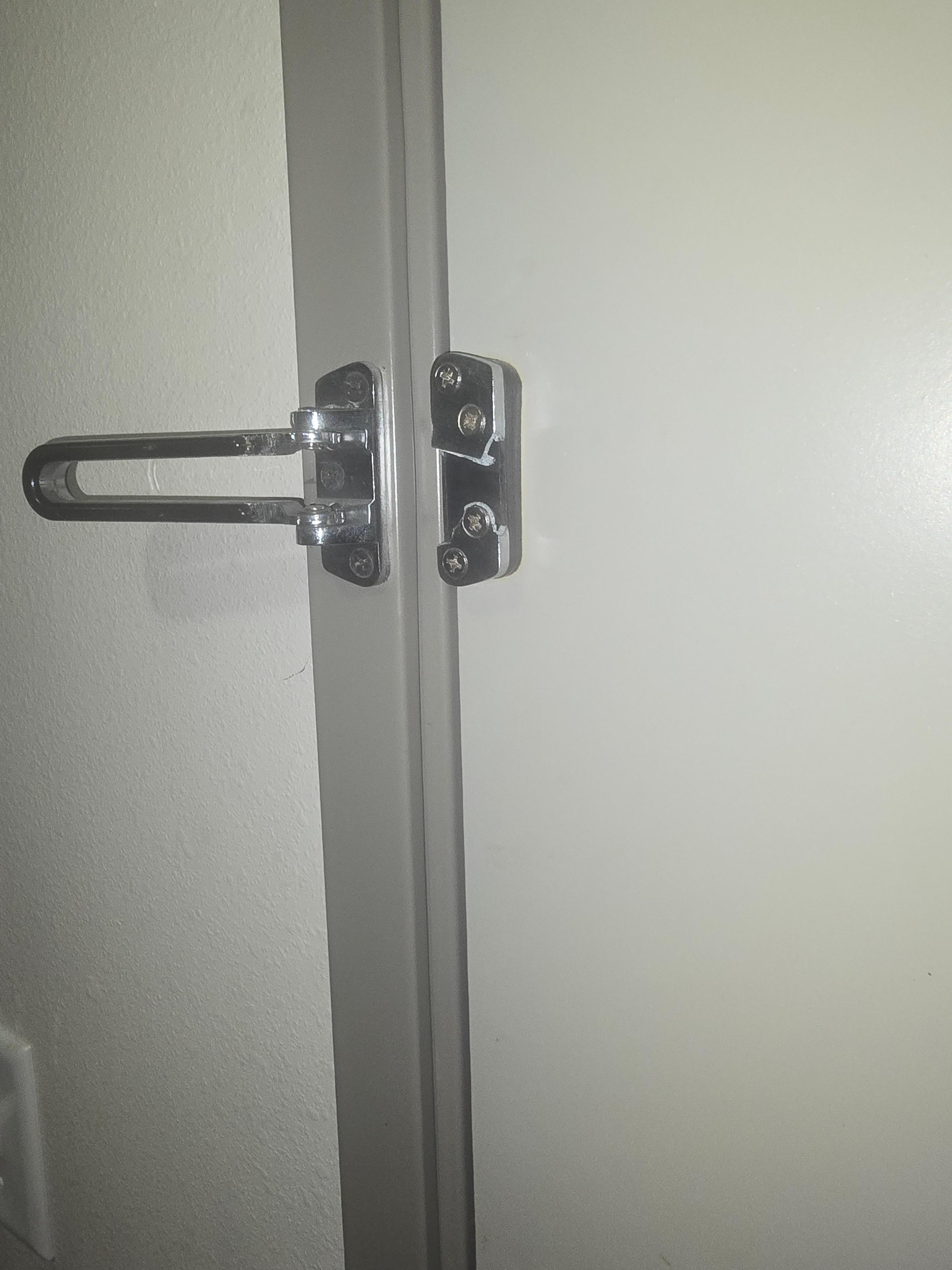 Couldn't get this fixed in 5 days. They really didnt care much about my families safety or security