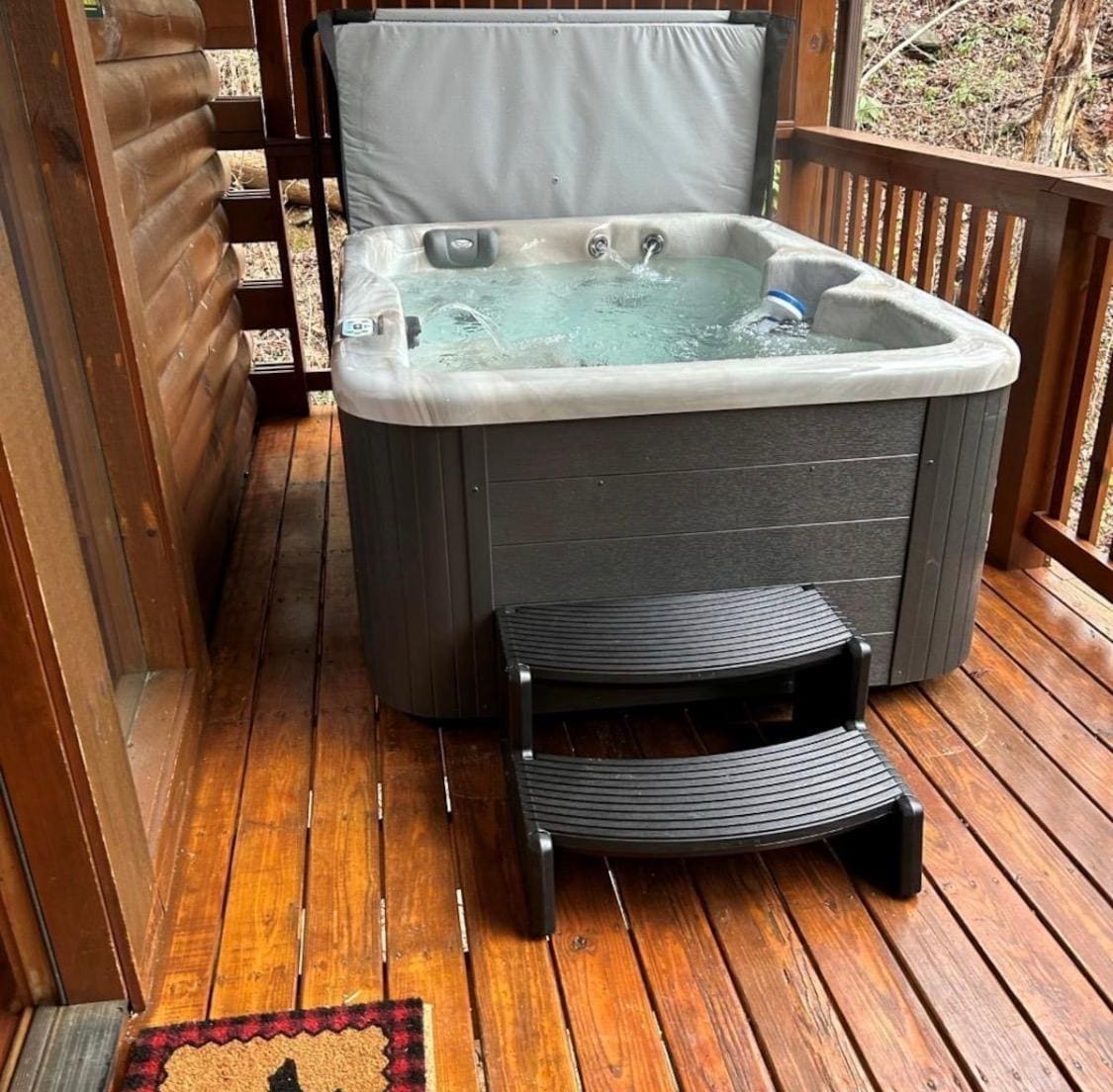 Very clean relaxing hot tub