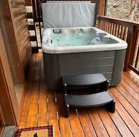Very clean relaxing hot tub