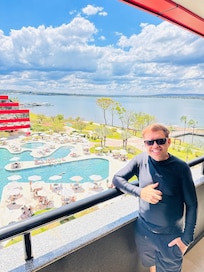 Esta é à vista da janela dos quartos voltado para o lago