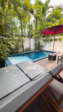 Den private pool.