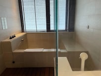 部屋のバスルーム