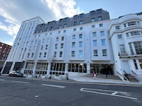 Everything is spotless and shiny in the very new Maldron Hotel, a very welcome arrival in the centre of Brighton.
