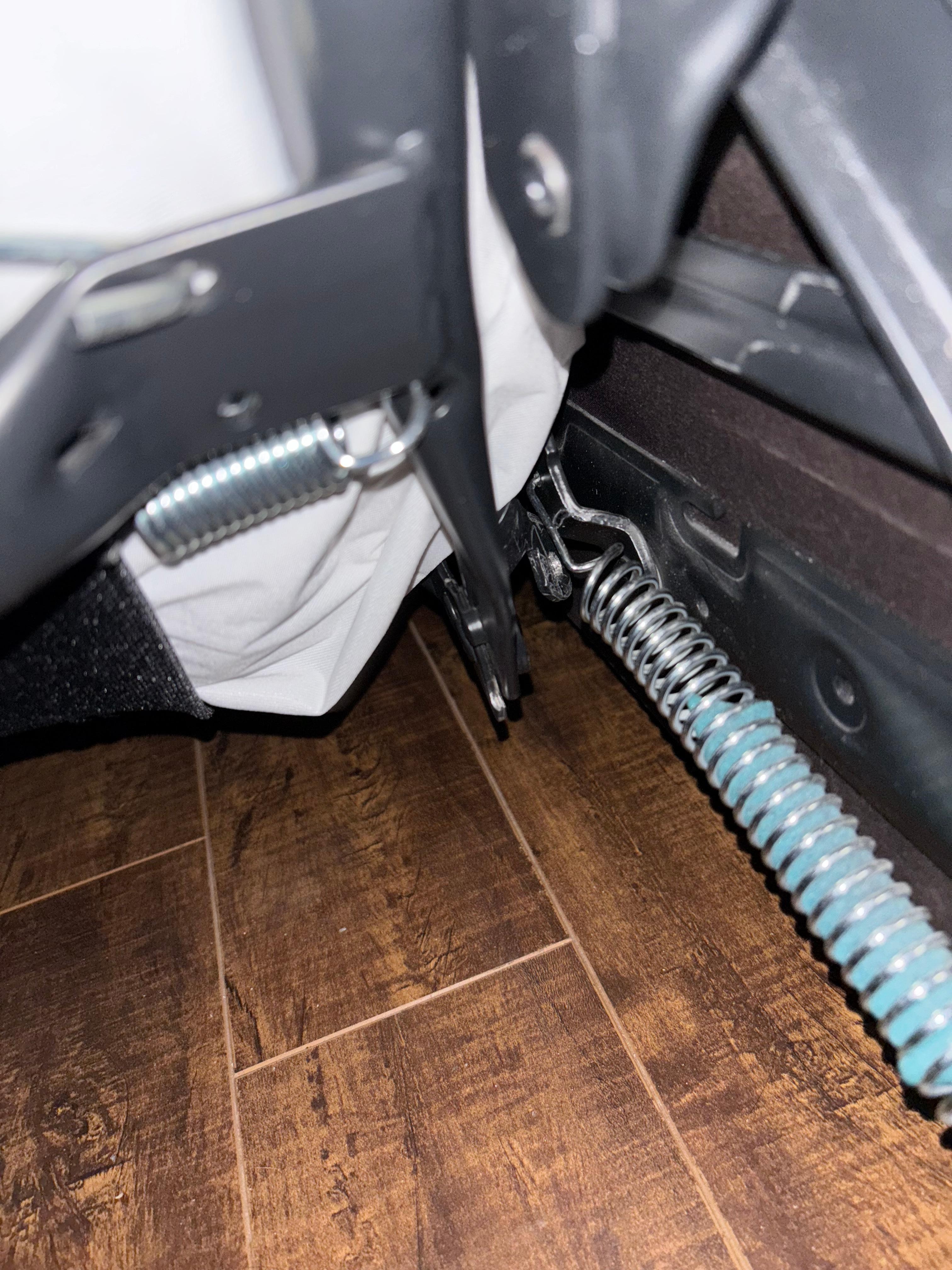 Pullout bed mechanism