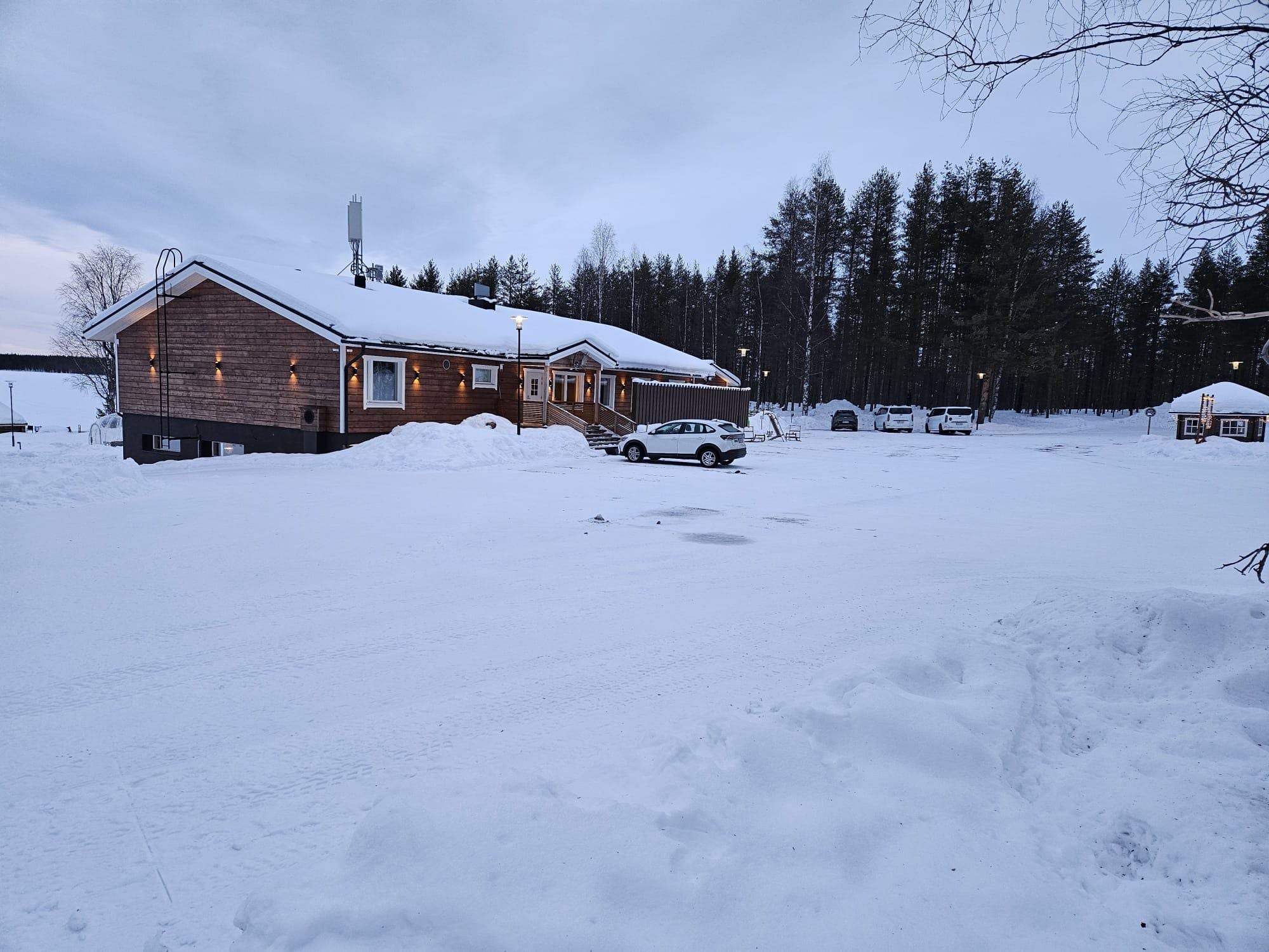 Standard rooms upstairs, restaurant Wildwood below for buffet breakfast.