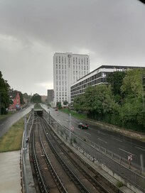 Blick von Straßenbahnhaltestelle Severinstraße