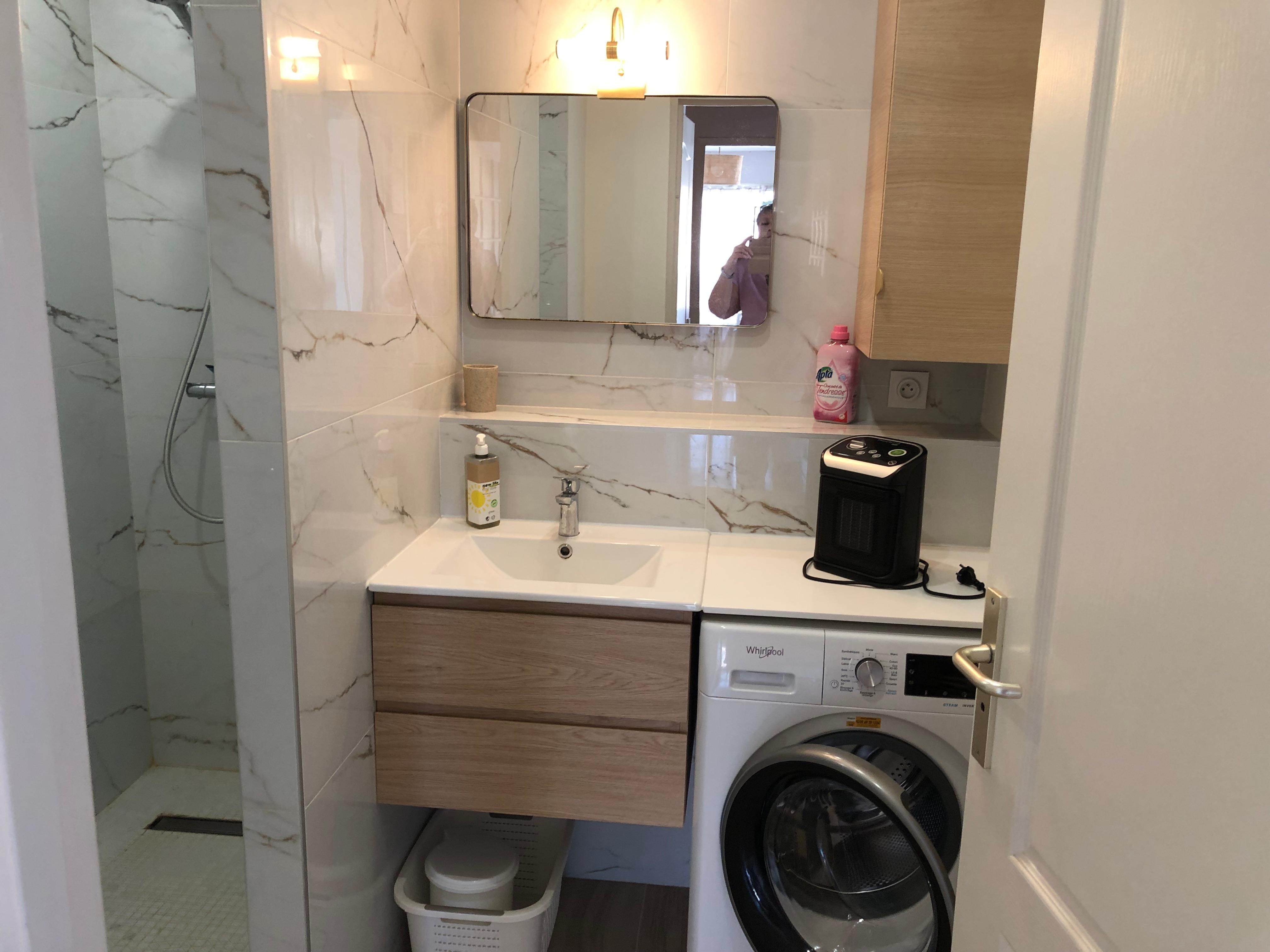 Bad mit begehbarer Dusche