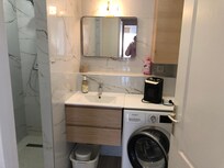 Bad mit begehbarer Dusche