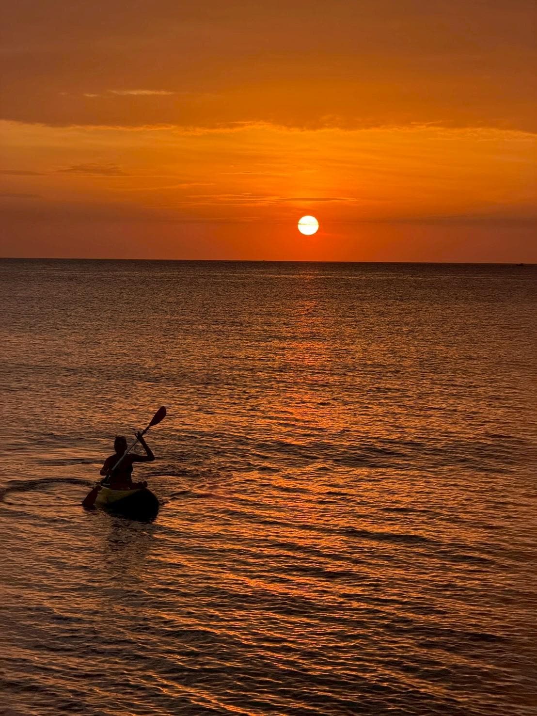 ホテル前のビーチから見る夕陽が綺麗
