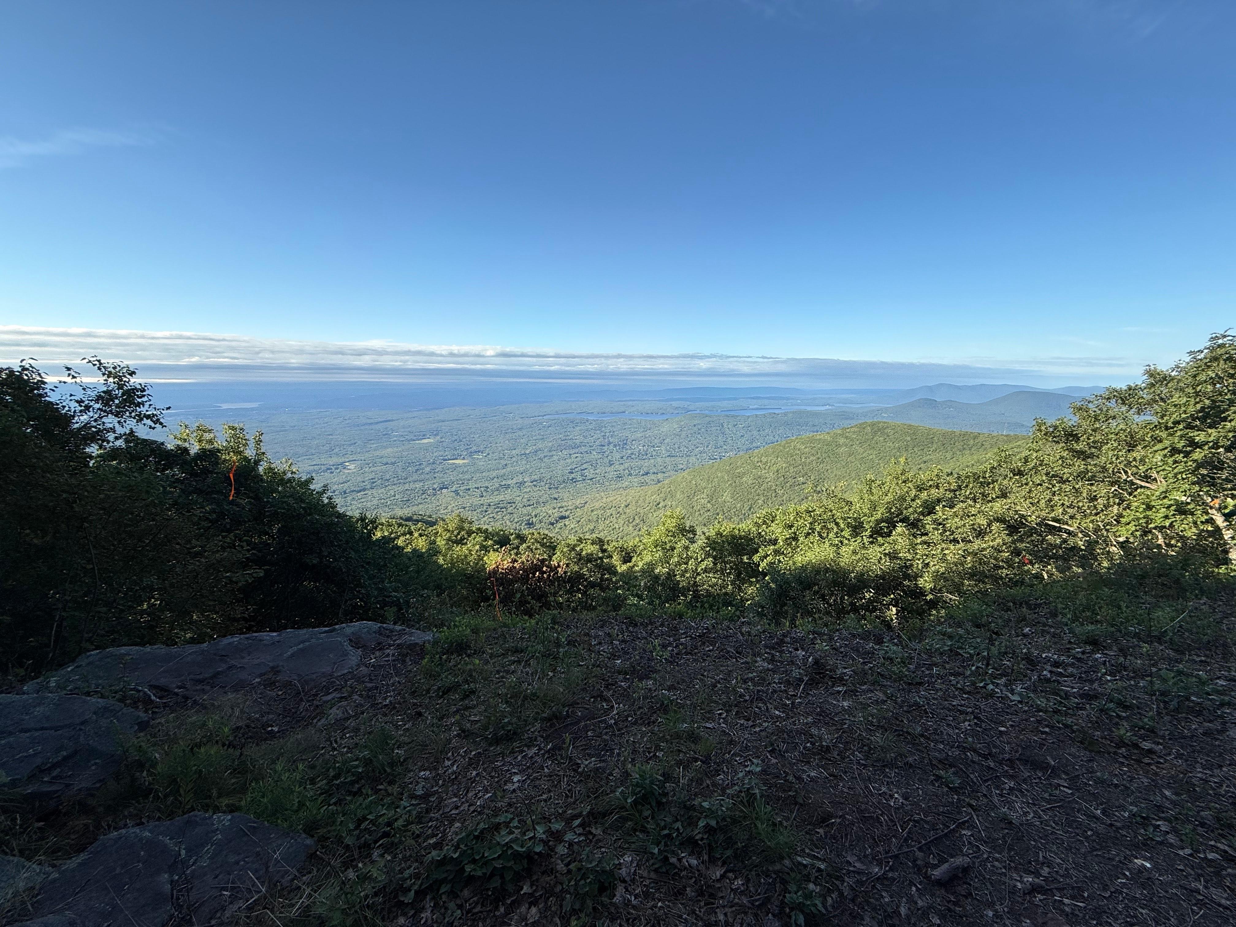 Overlook Mountain View (Trailhead 2 minute drive up mountain from Wydeclove Artist Retreat)