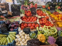 Le Marche provencal 5 mins walk away