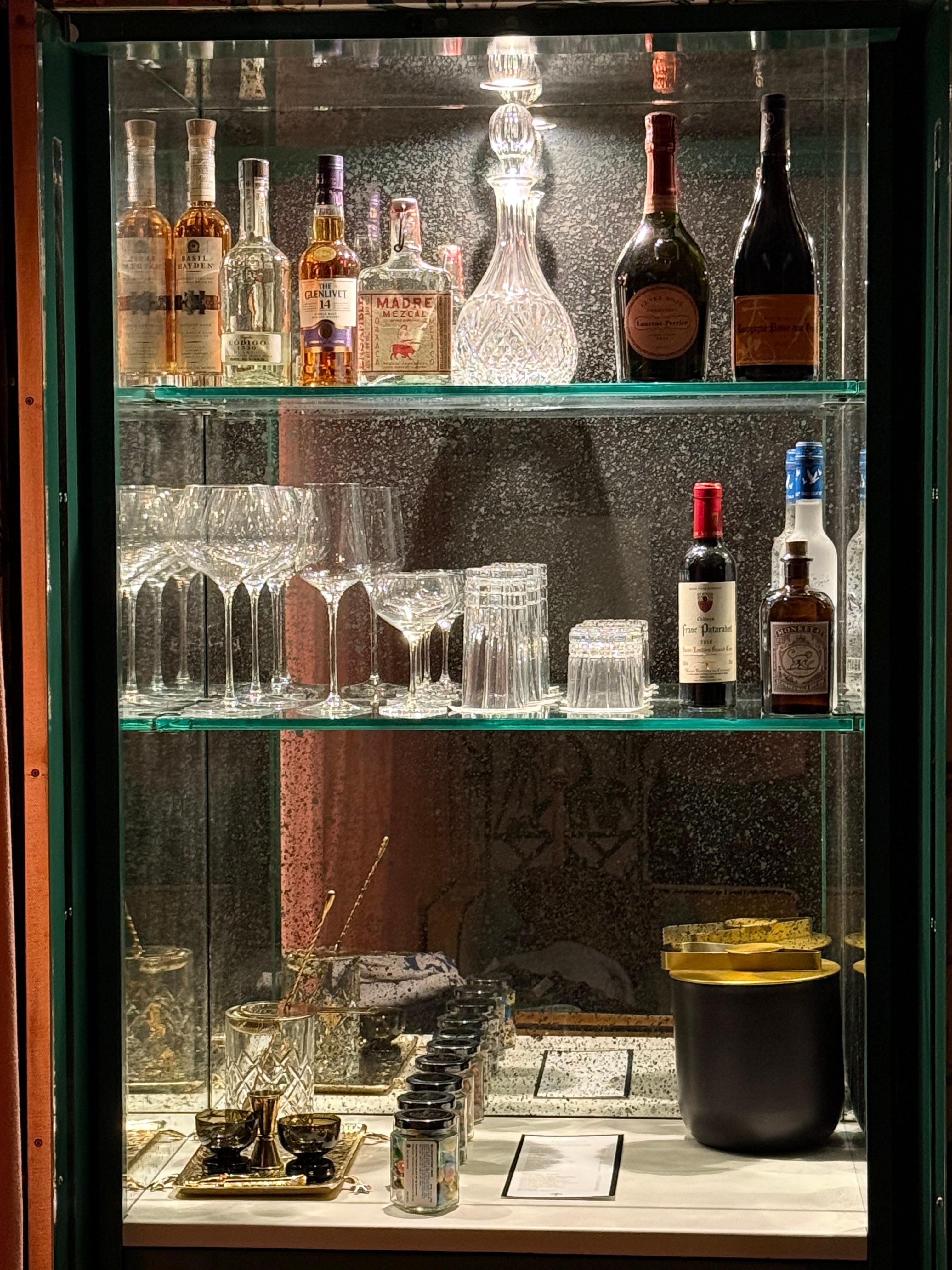 Mini wet bar also amazing 