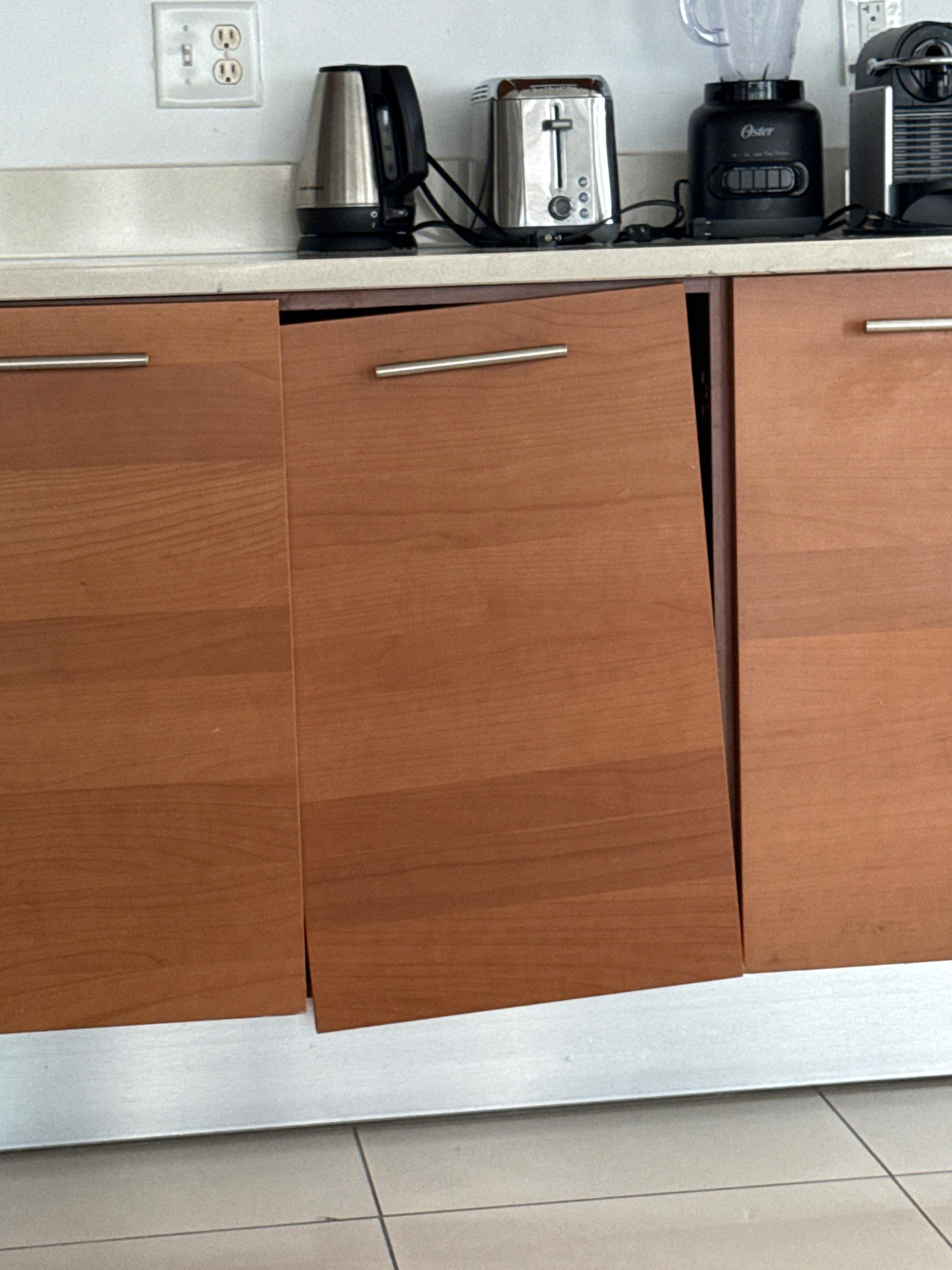 Zwei Türen in der Küche waren kaputt