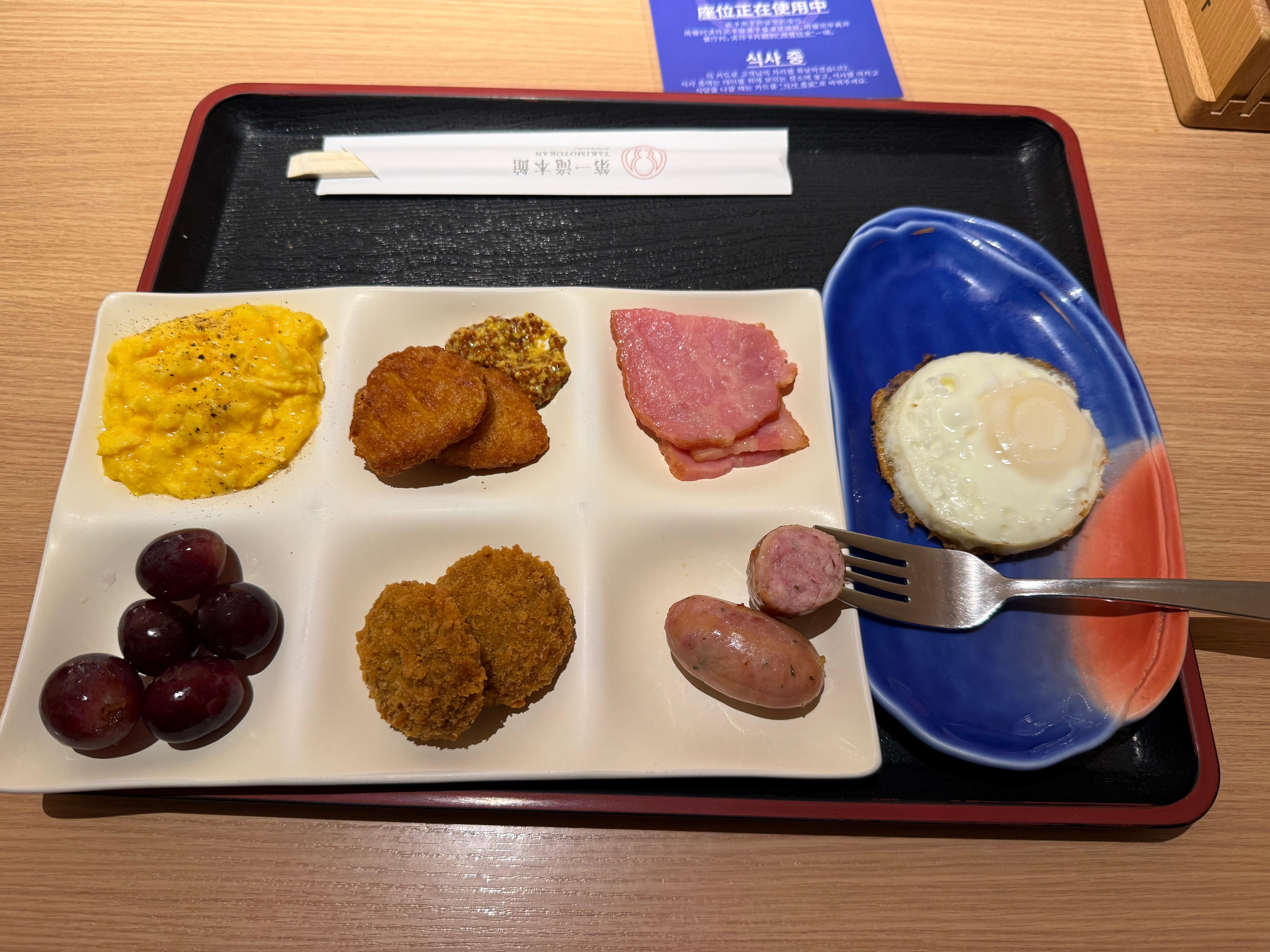 Food from the buffet breakfast