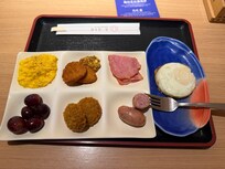 Food from the buffet breakfast