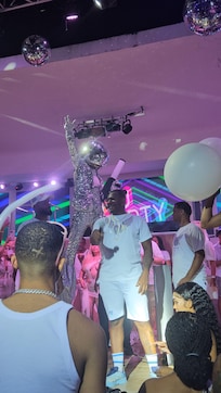 Great entertainment at the riu party