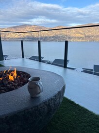 Amazing coffee perch and this is only the lower balcony!