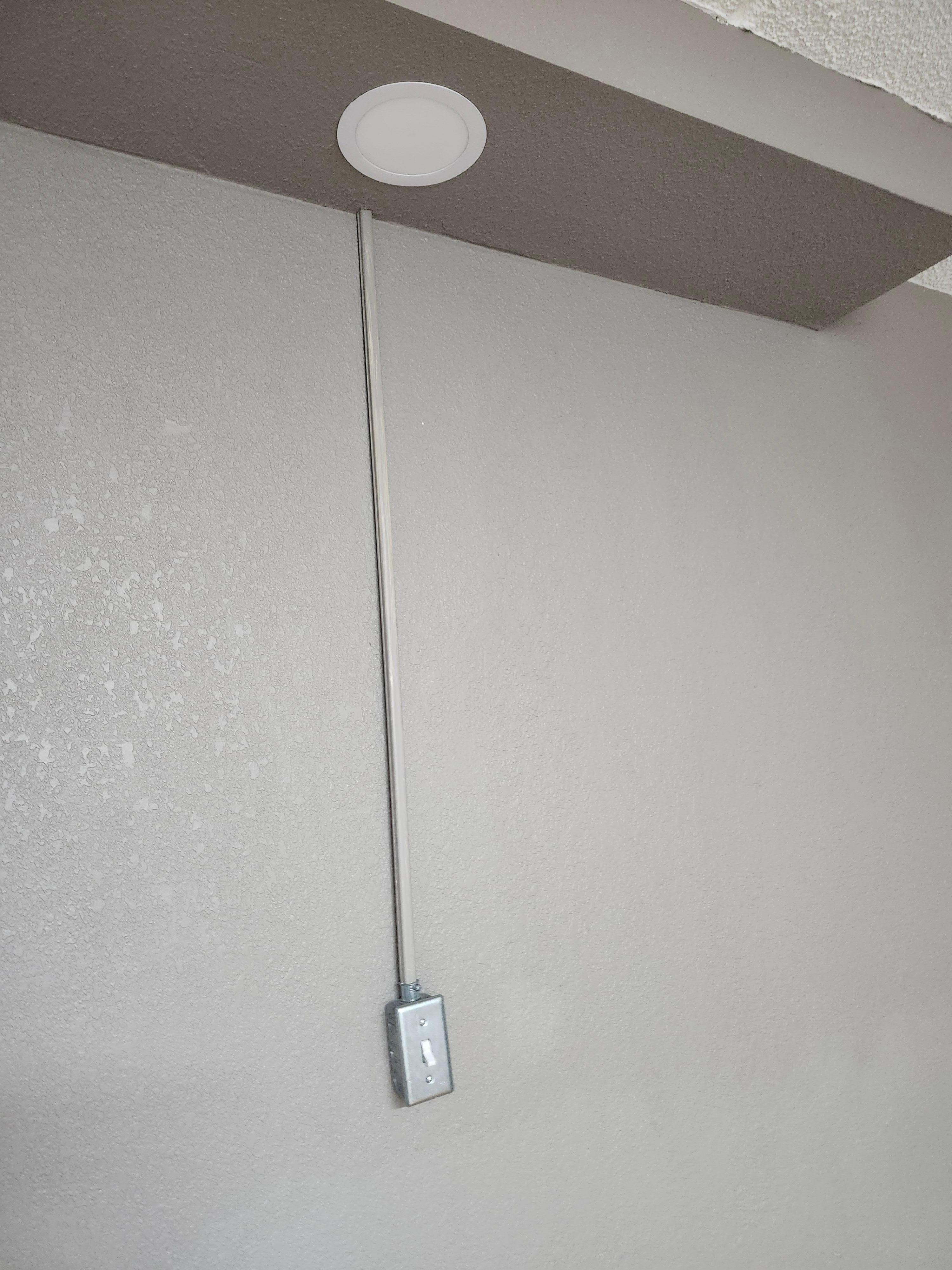 Weird on the wall wiring and this light over the bed flickered...plus you had to get up to reach the switch 4 foot away. There were no bed side lamps.