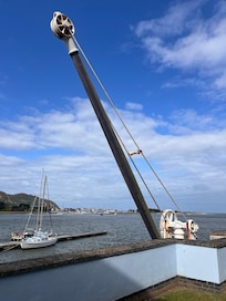 The original LNWR crane from the 1880’s when slate was loaded from trains onto boats in the former quayside.