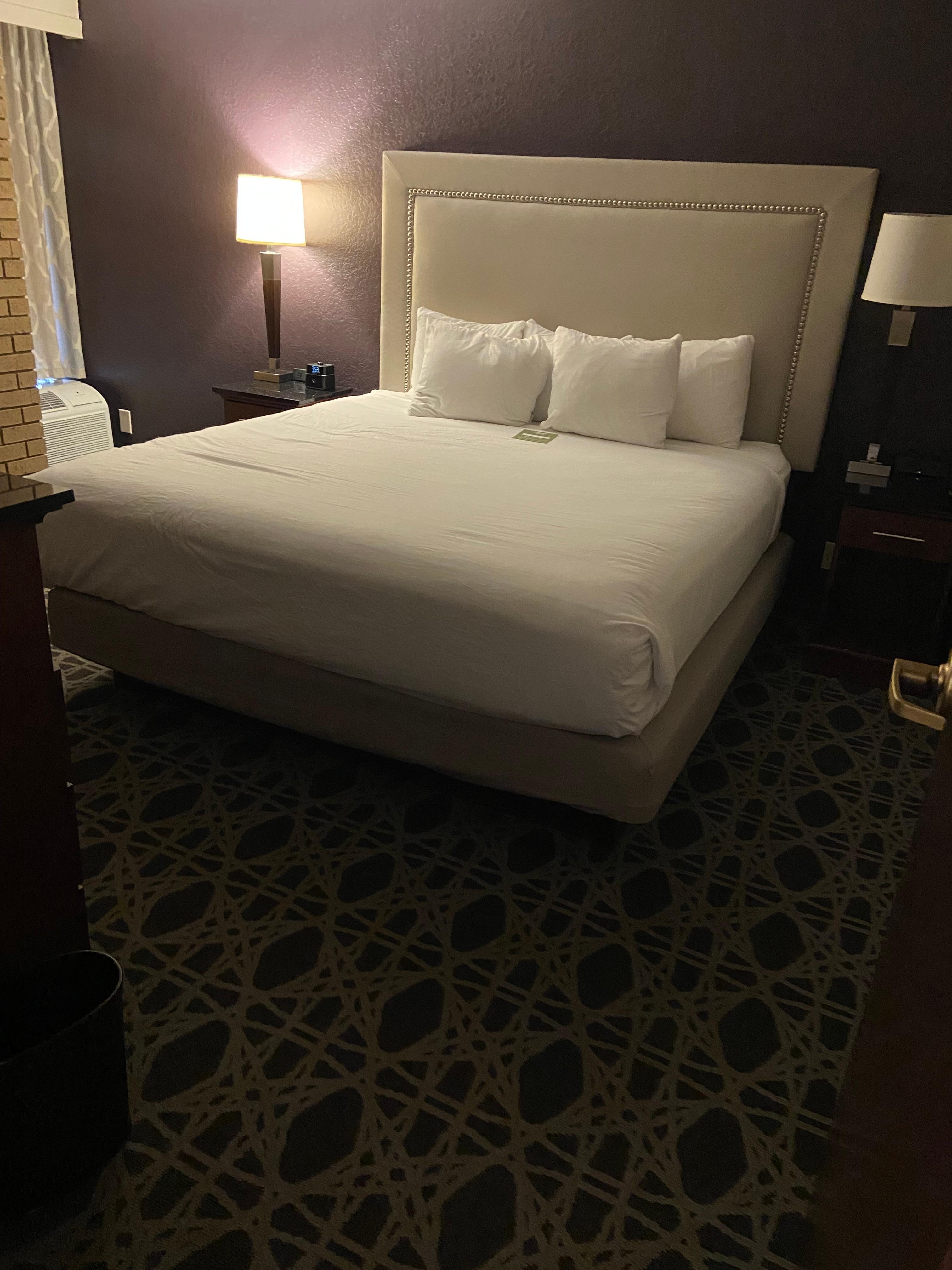 King size bed 