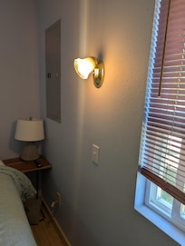 Random and only working light in this primary bedroom, that you need to walk all the way around the bed to reach