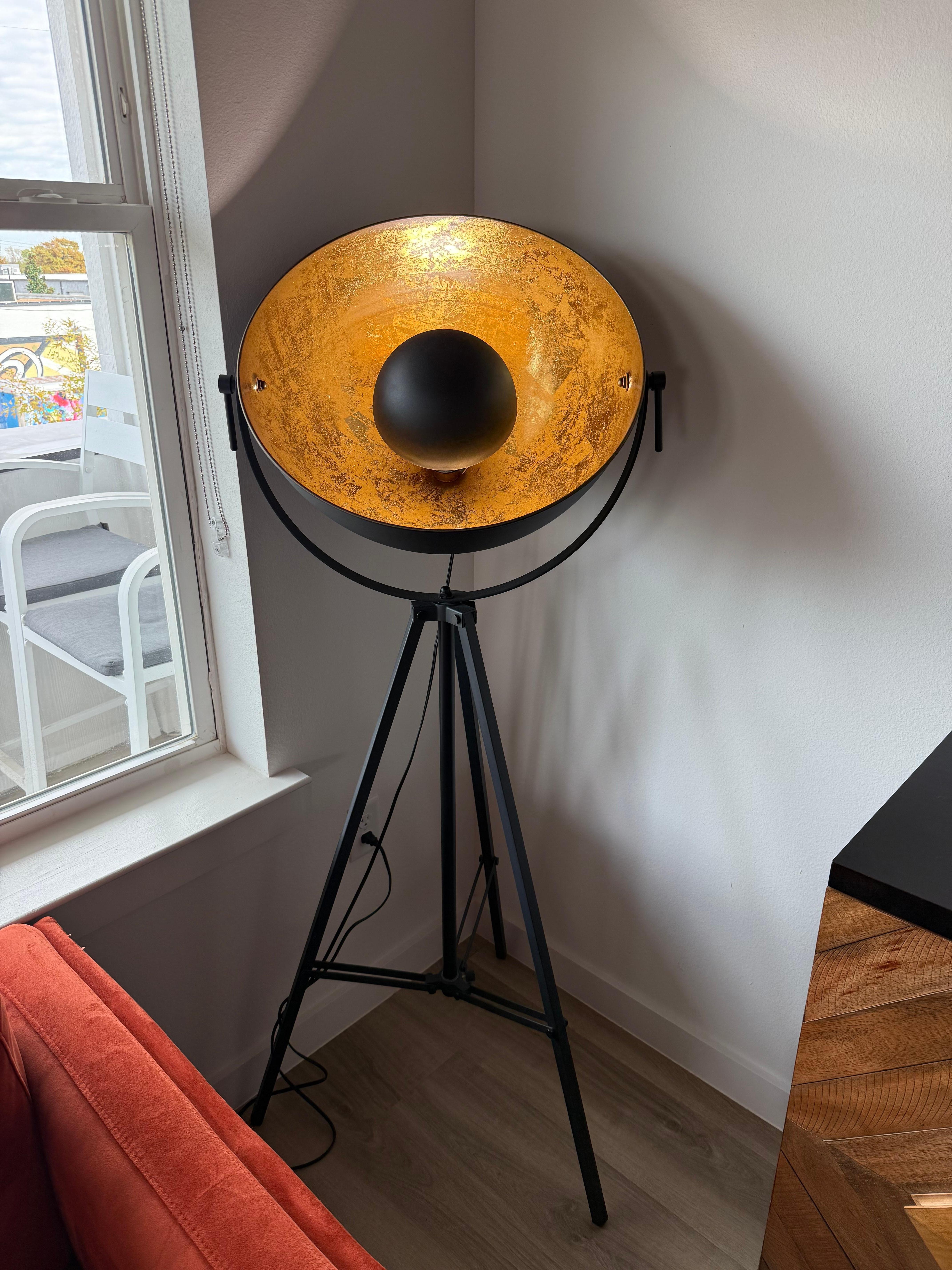 Awesome lamp in the corner