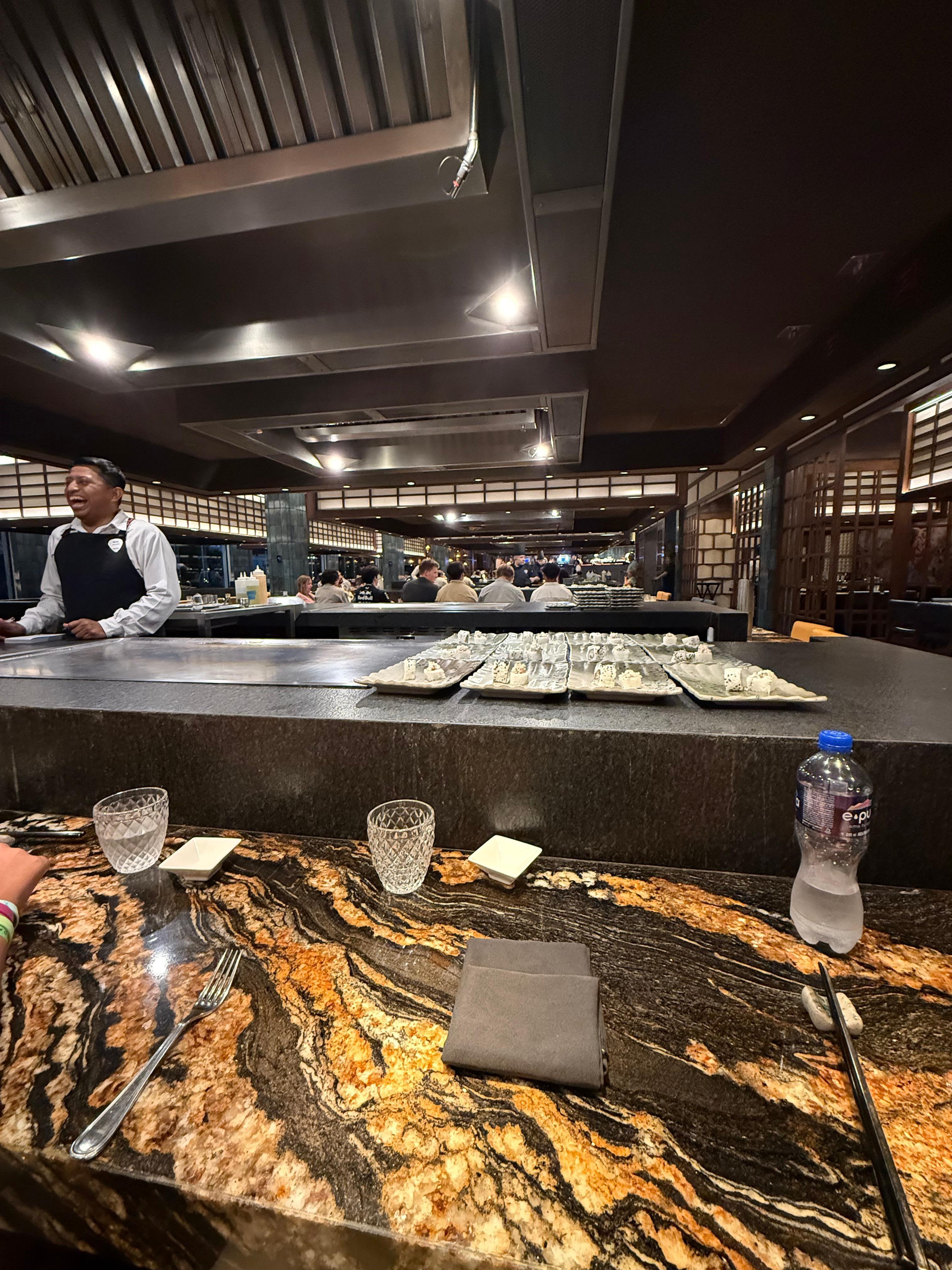 Este restaurante es express, en 30 minutos tus servicio termina