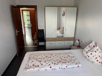Schlafzimmer vorn mit WLAN