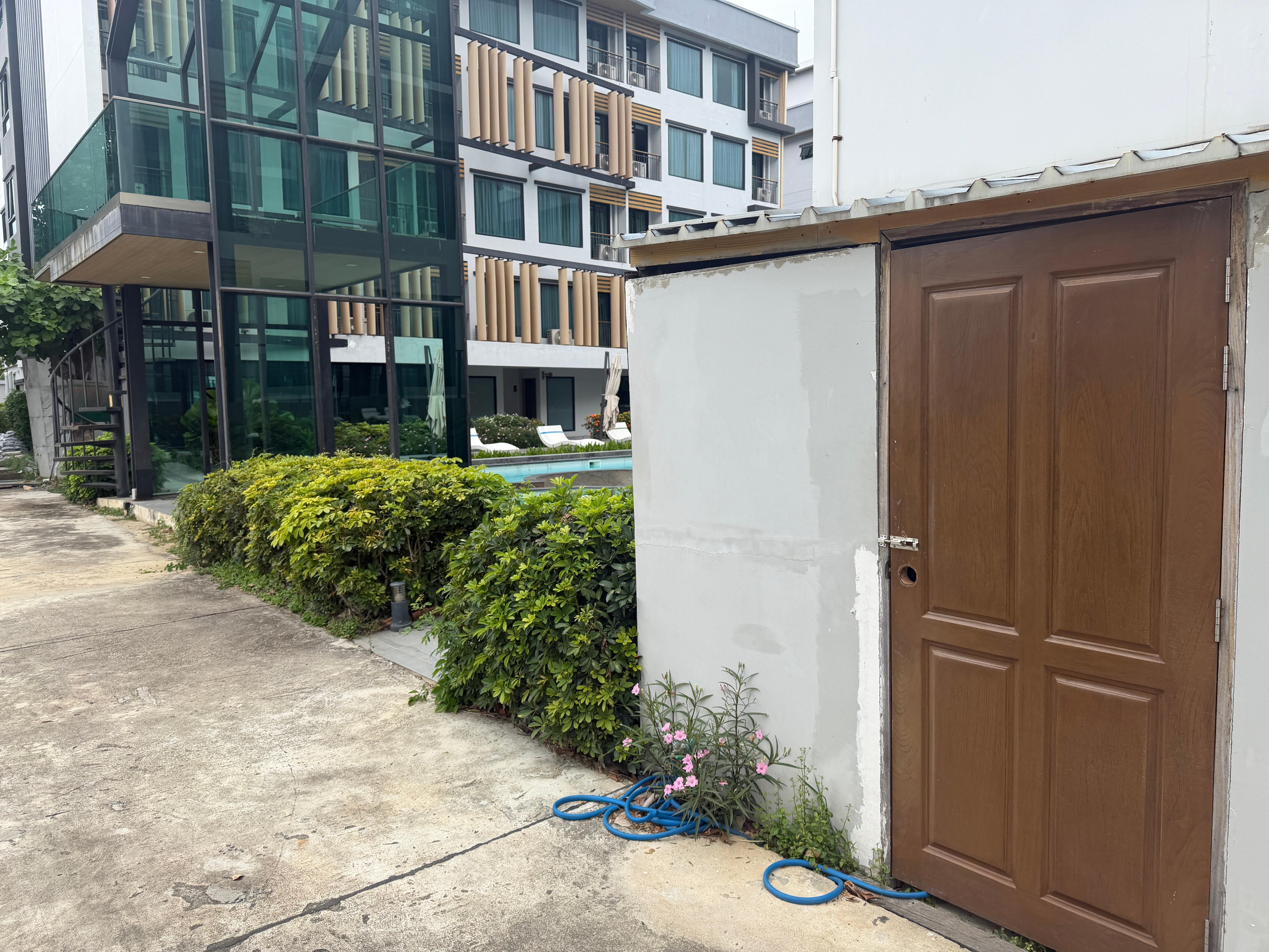 Looks nice from afar but it’s in rough shape.