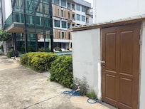 Looks nice from afar but it’s in rough shape.