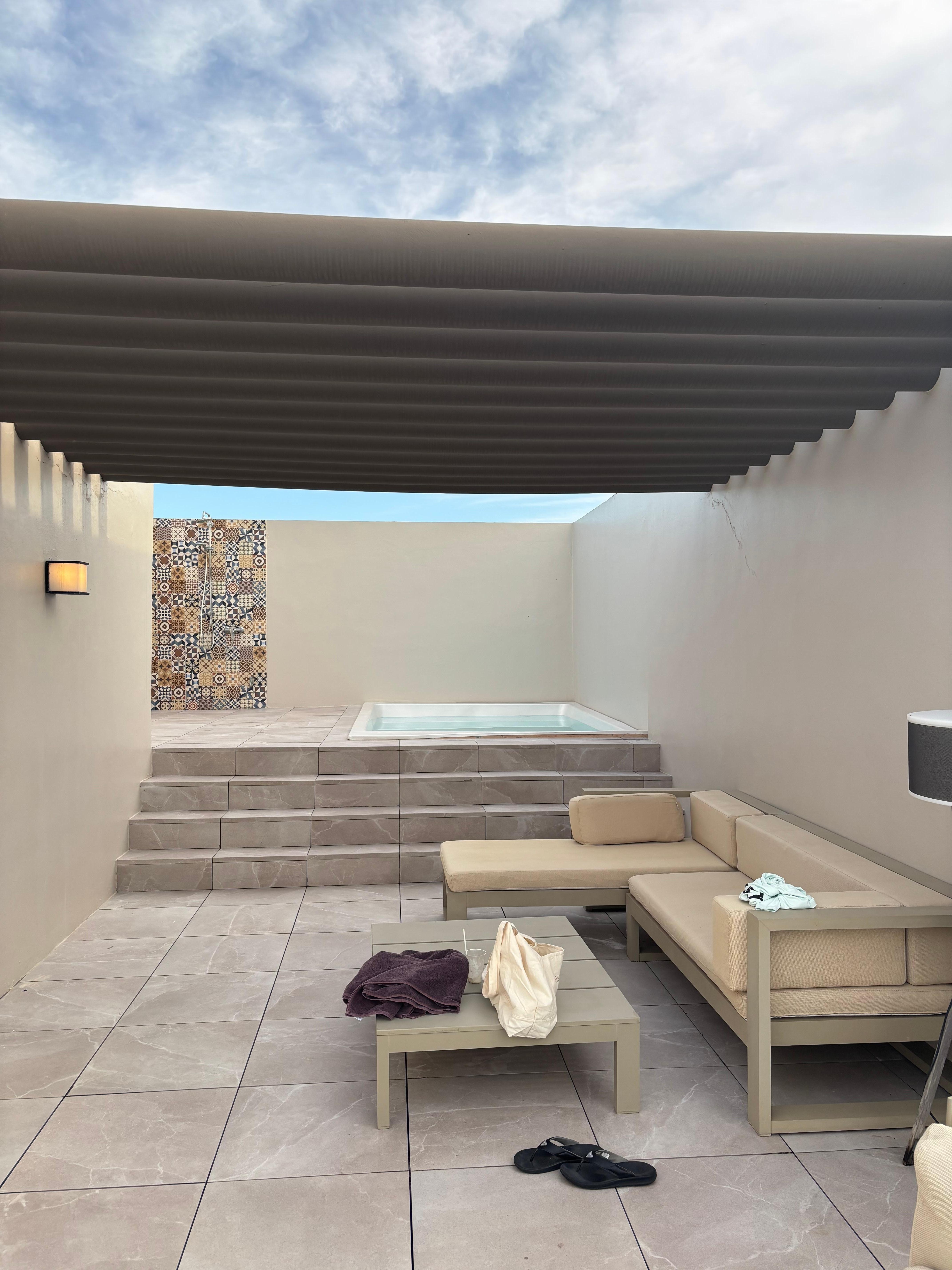 Second story patio and sitting pool