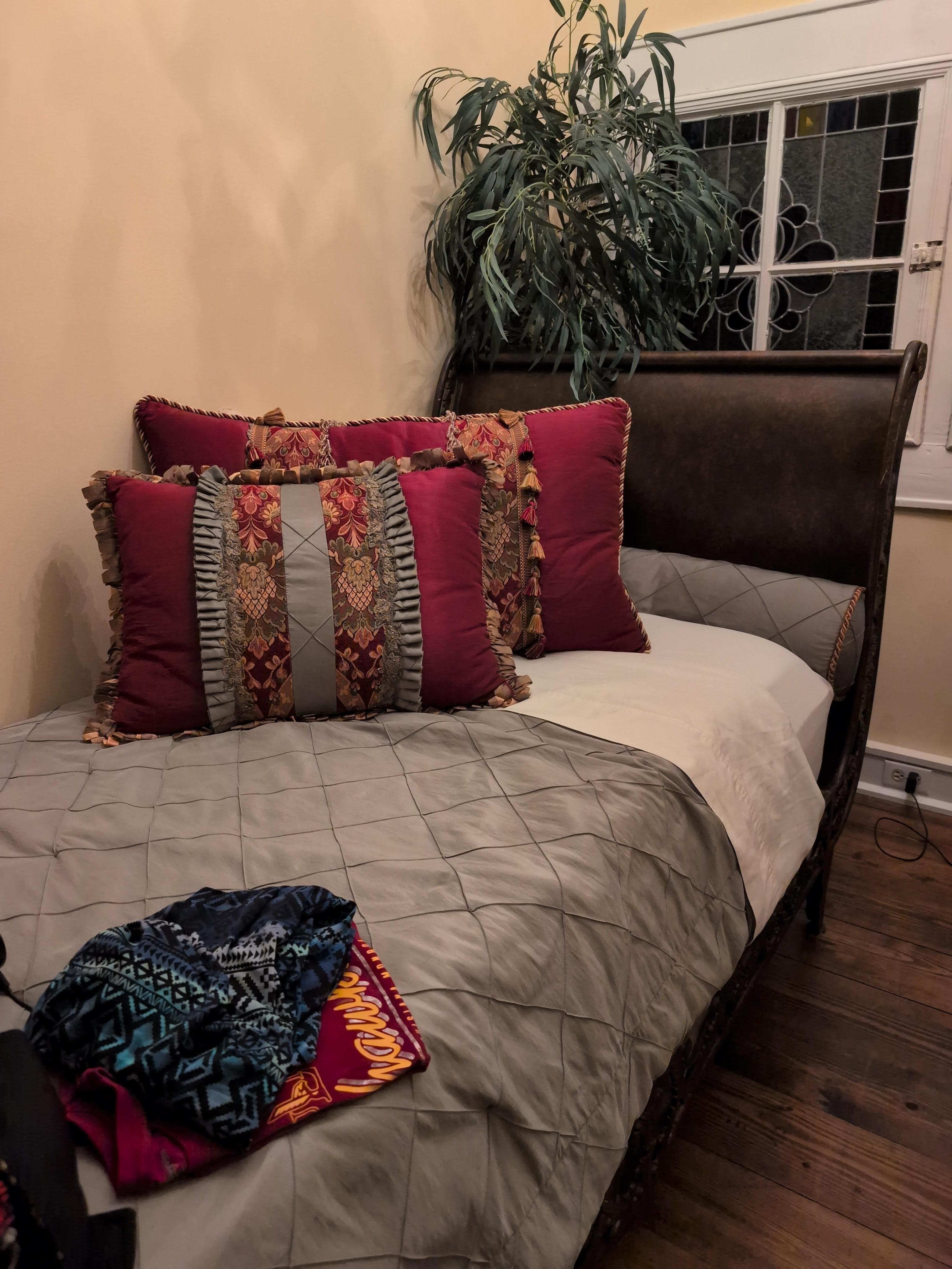 Bedrooms have "special" alcove for 2nd or 3rd person.  