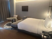 The poor decoration and furnishings…