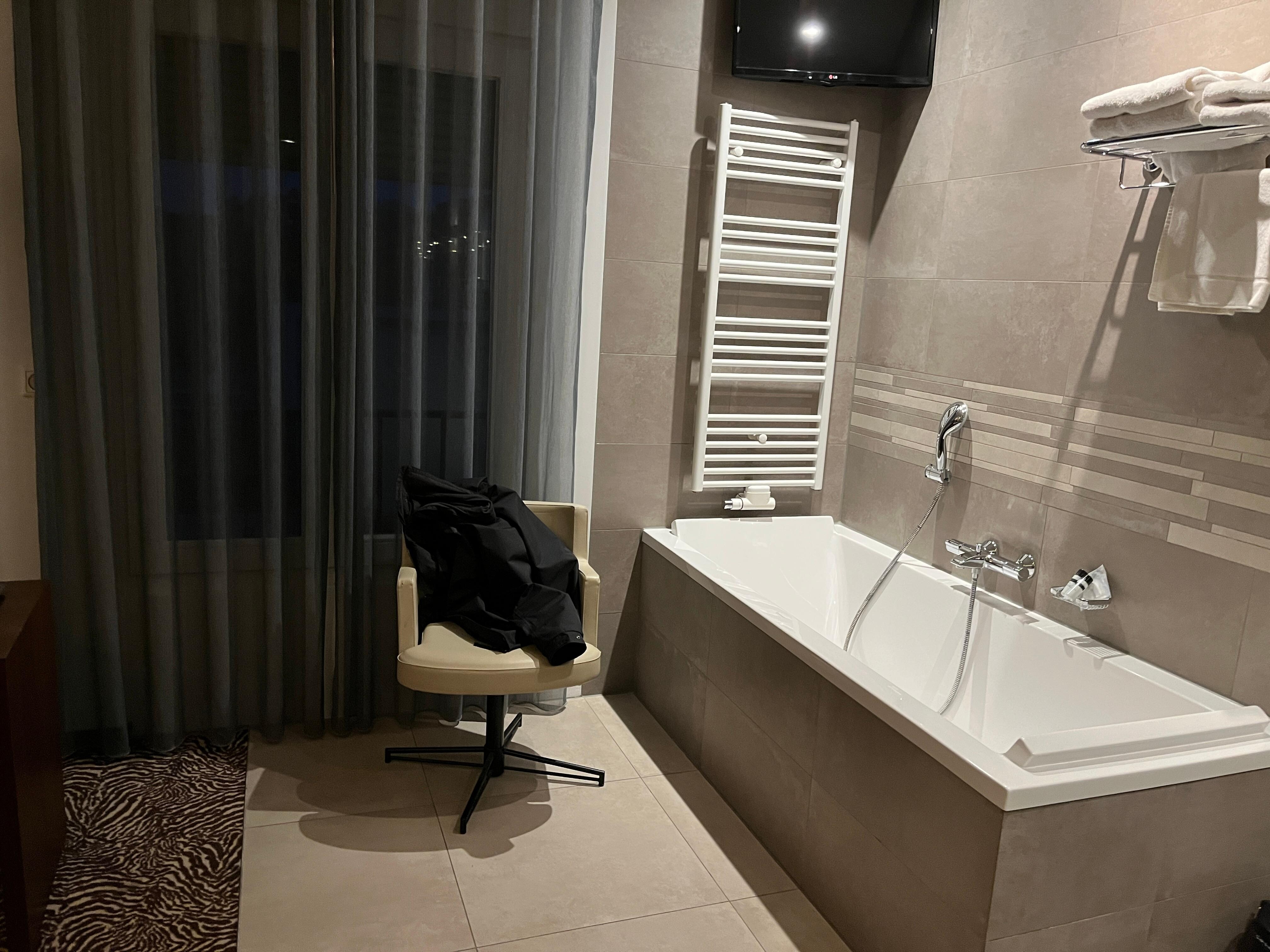 Badekar uden afskærmning 