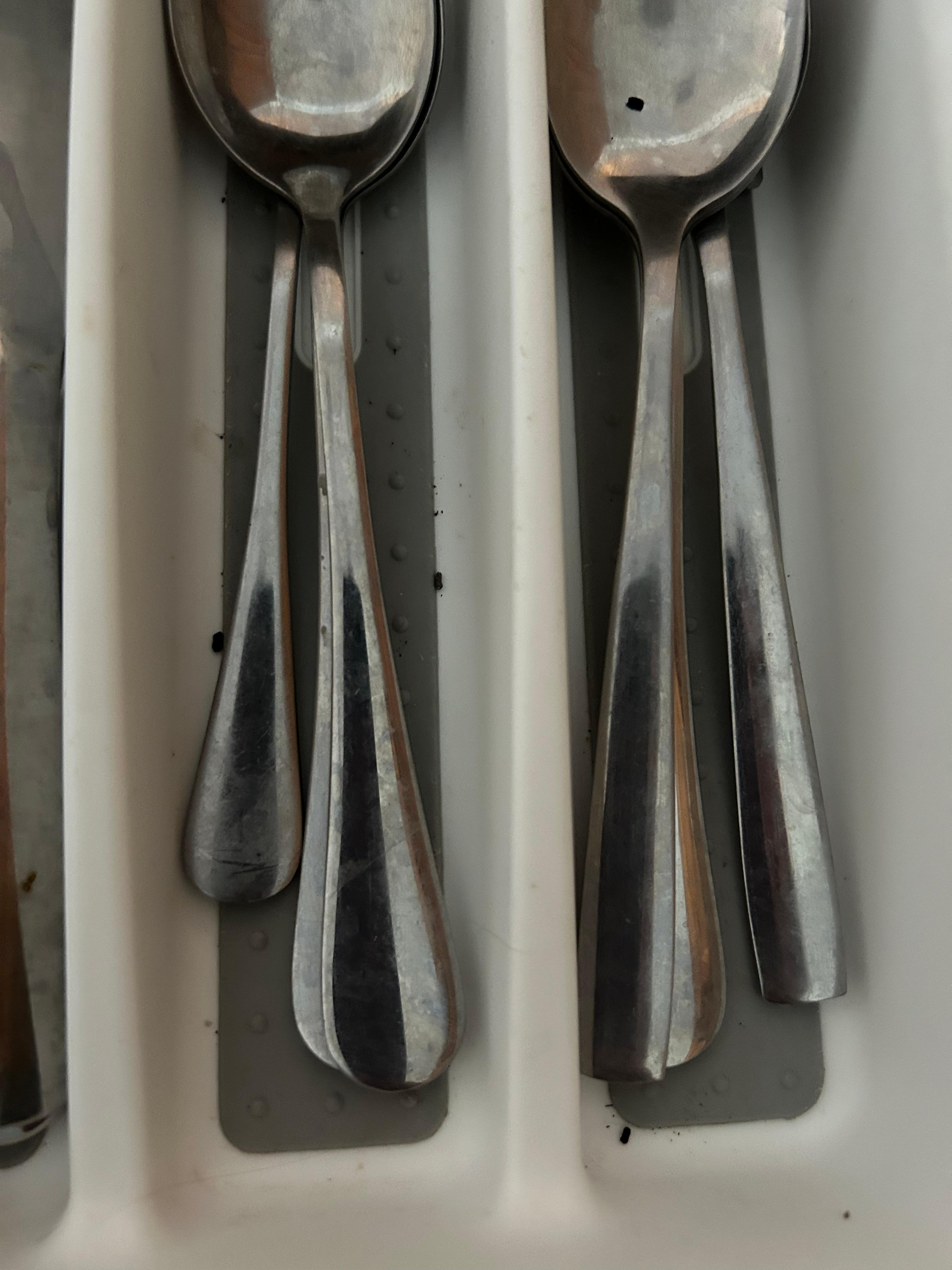 Mice droppings in drawers