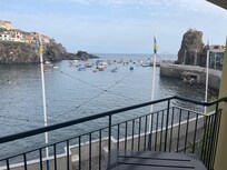 … schöner Blick von unserem Zimmer-Balkon auf die Bucht